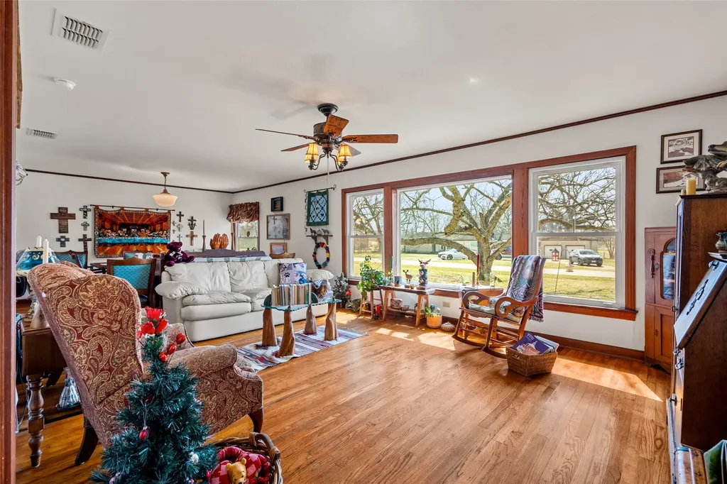 609 E Quitman Street Alba TX 75410