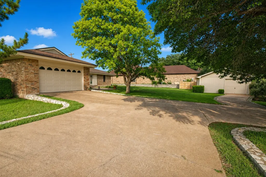 5132 Fairway Circle De Cordova TX 76049