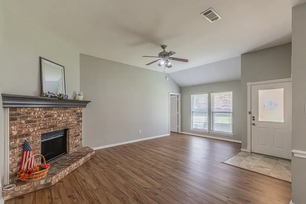 9265 Meandering Drive North Richland Hills TX 76182
