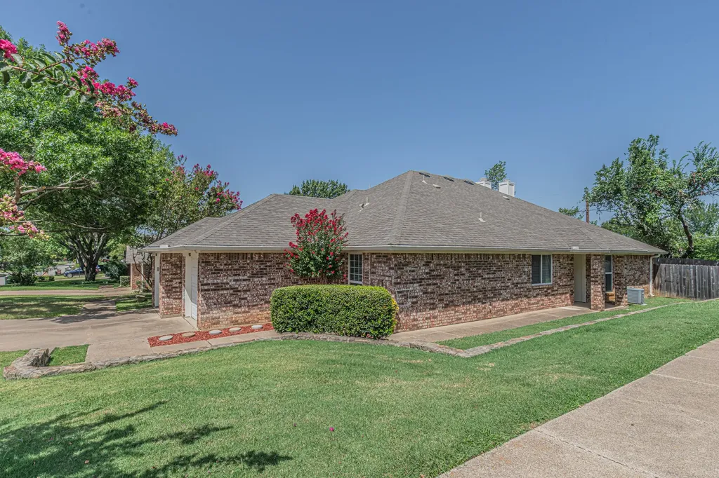 9265 Meandering Drive North Richland Hills TX 76182
