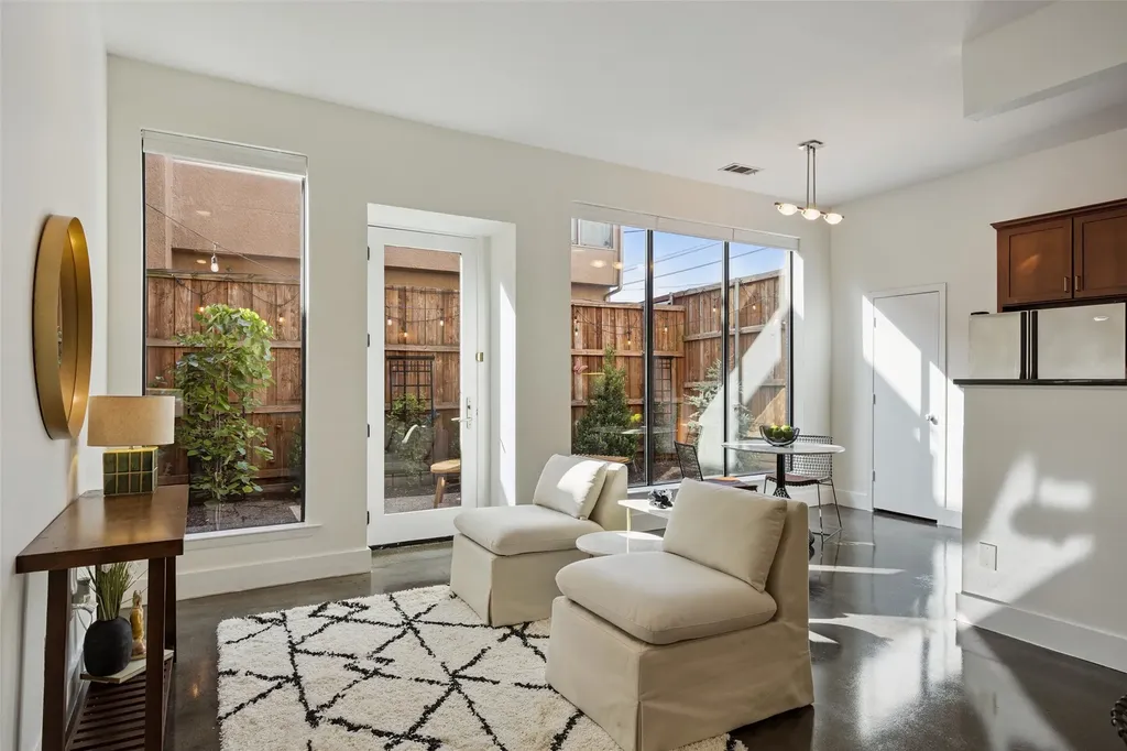 4031 Holland Avenue Dallas TX 75219