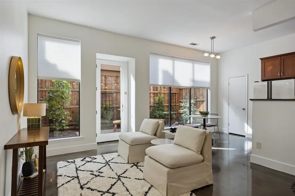 4031 Holland Avenue Dallas TX 75219