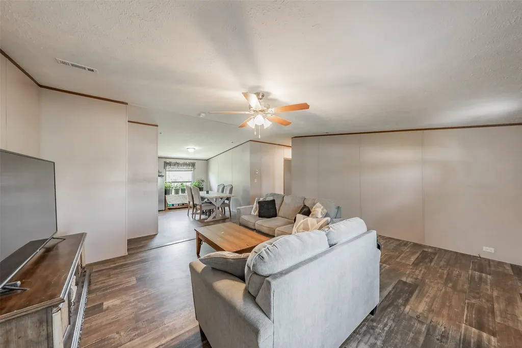 204 Overland Trail Bridgeport TX 76426