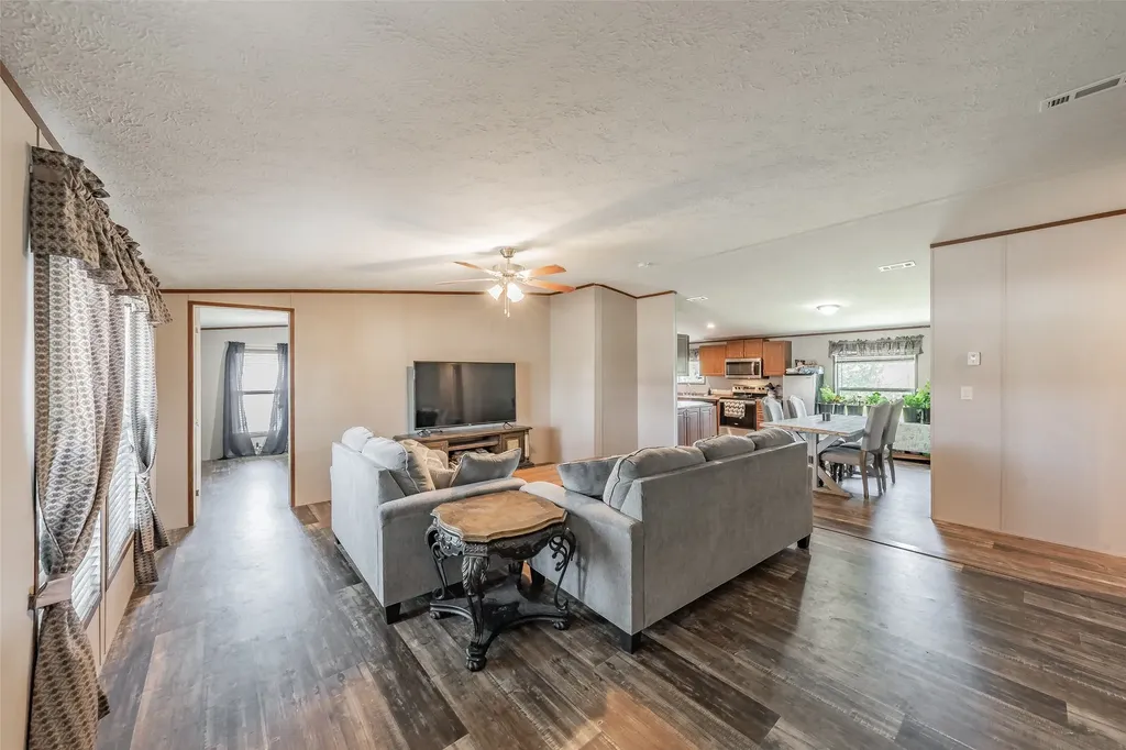 204 Overland Trail Bridgeport TX 76426