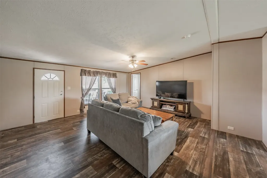 204 Overland Trail Bridgeport TX 76426