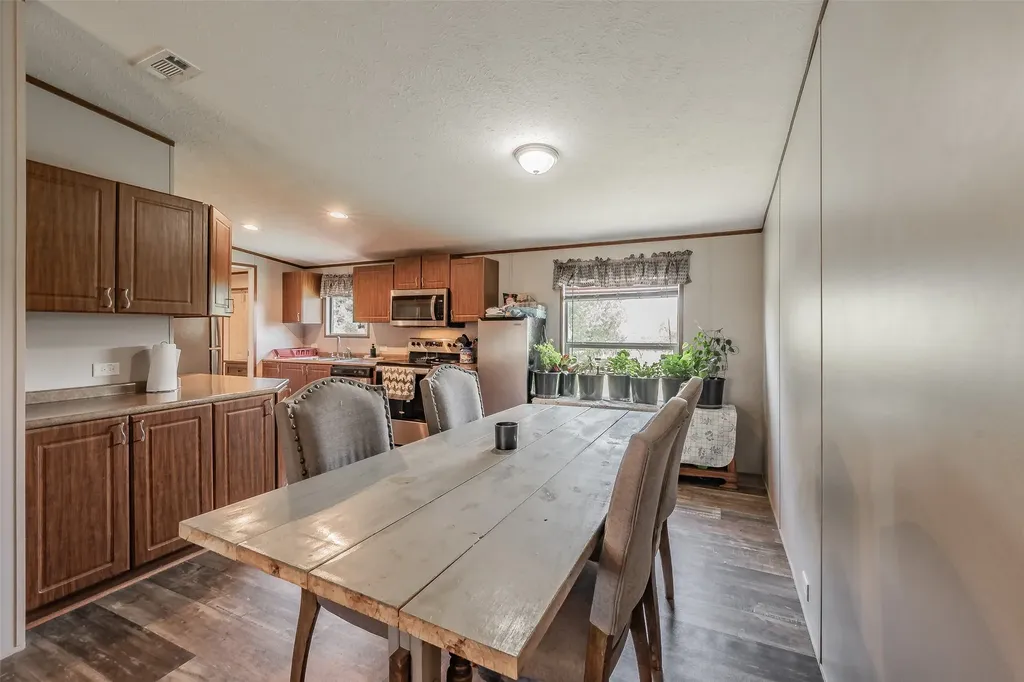 204 Overland Trail Bridgeport TX 76426