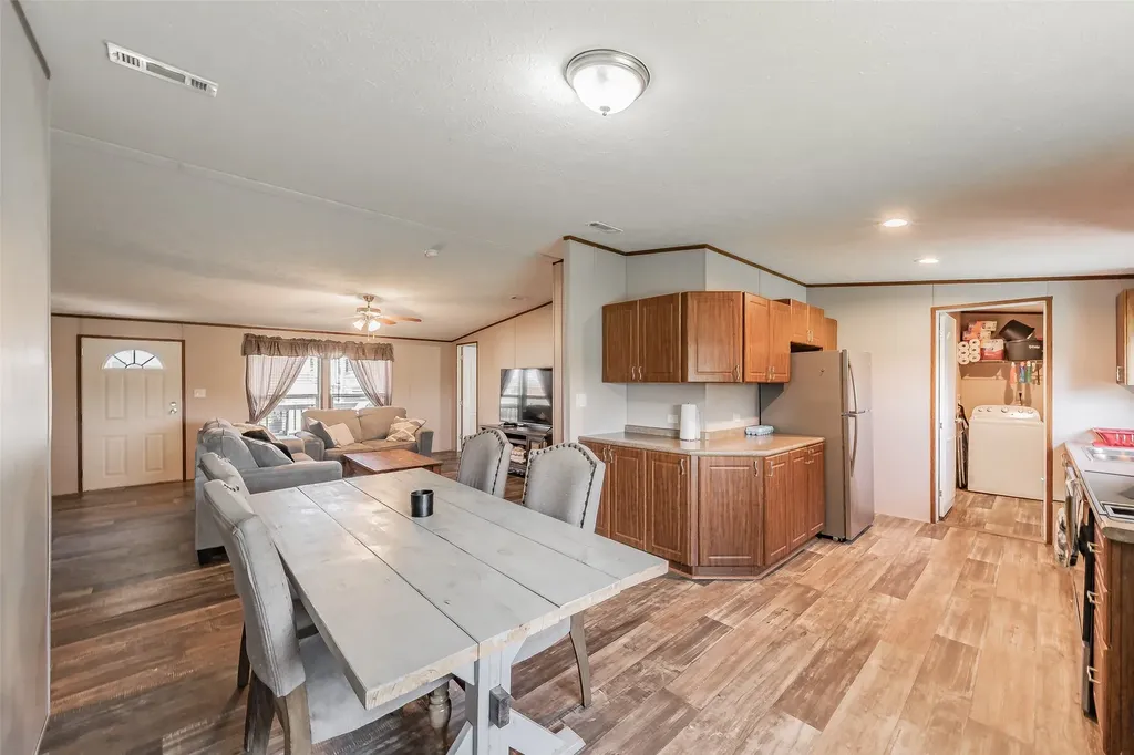 204 Overland Trail Bridgeport TX 76426