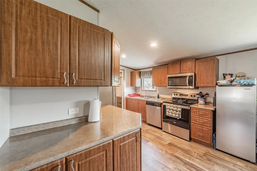204 Overland Trail Bridgeport TX 76426