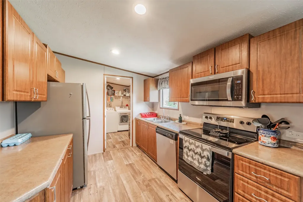204 Overland Trail Bridgeport TX 76426
