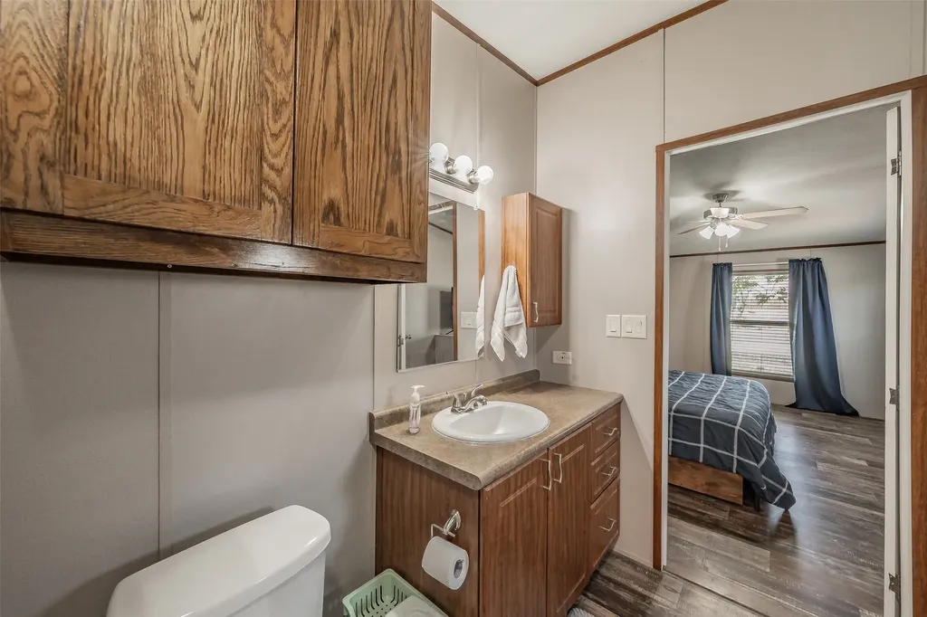 204 Overland Trail Bridgeport TX 76426