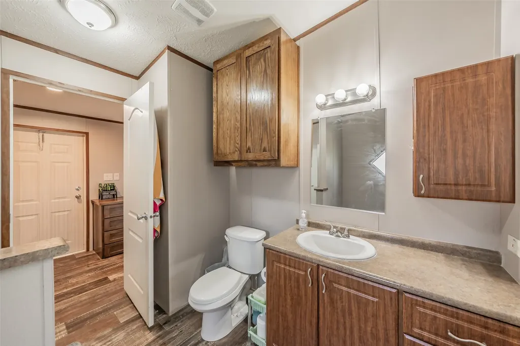 204 Overland Trail Bridgeport TX 76426