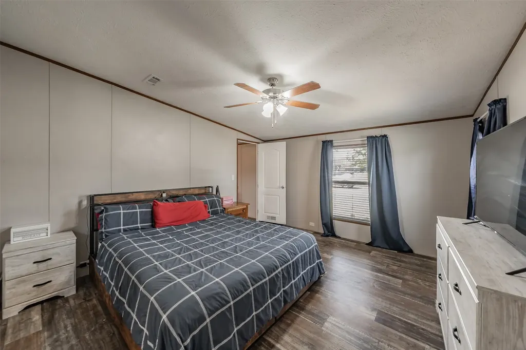 204 Overland Trail Bridgeport TX 76426