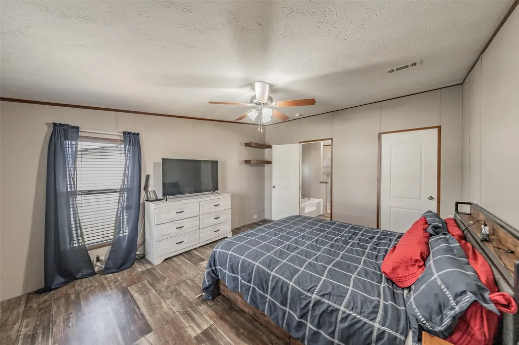 204 Overland Trail Bridgeport TX 76426