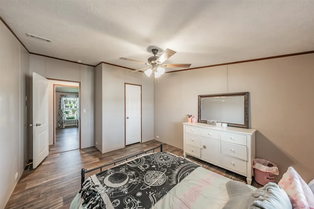 204 Overland Trail Bridgeport TX 76426