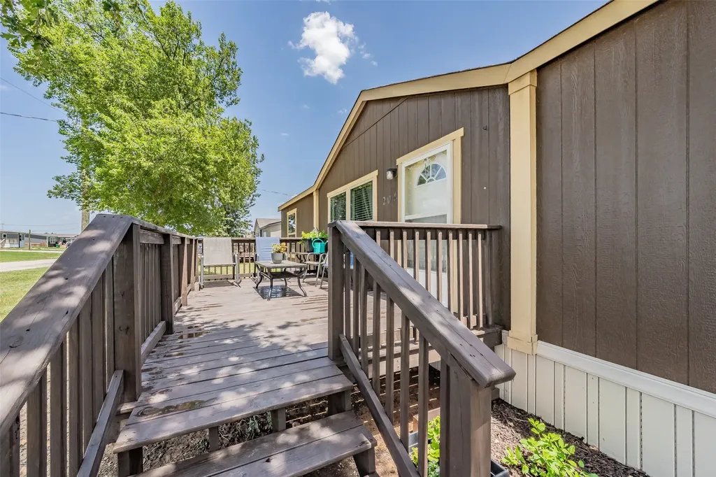 204 Overland Trail Bridgeport TX 76426