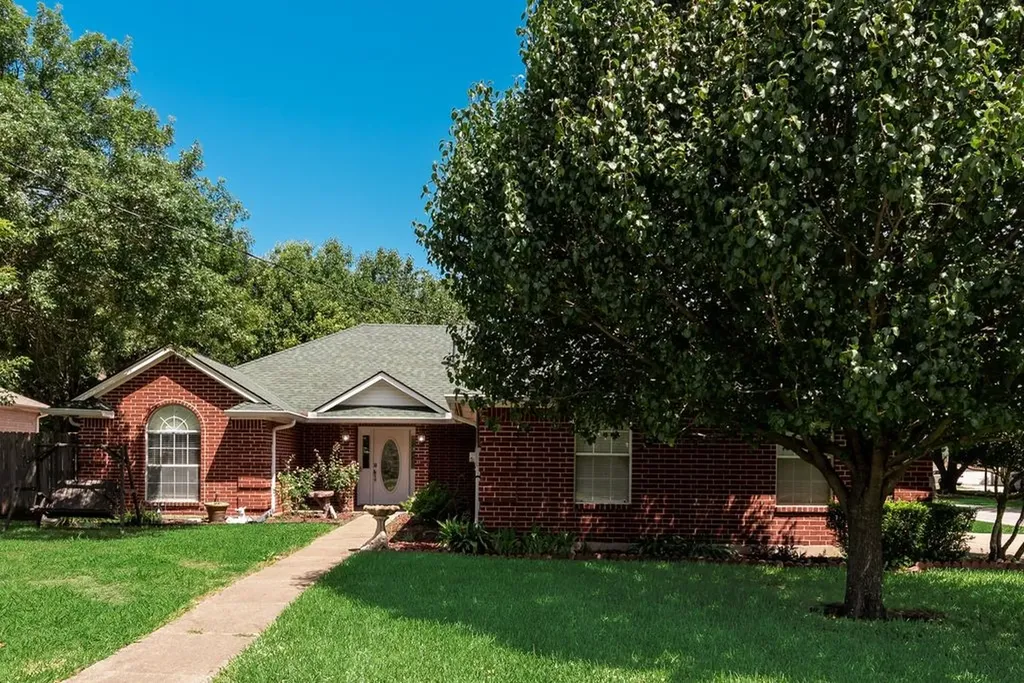 301 South Circle Grandview TX 76050