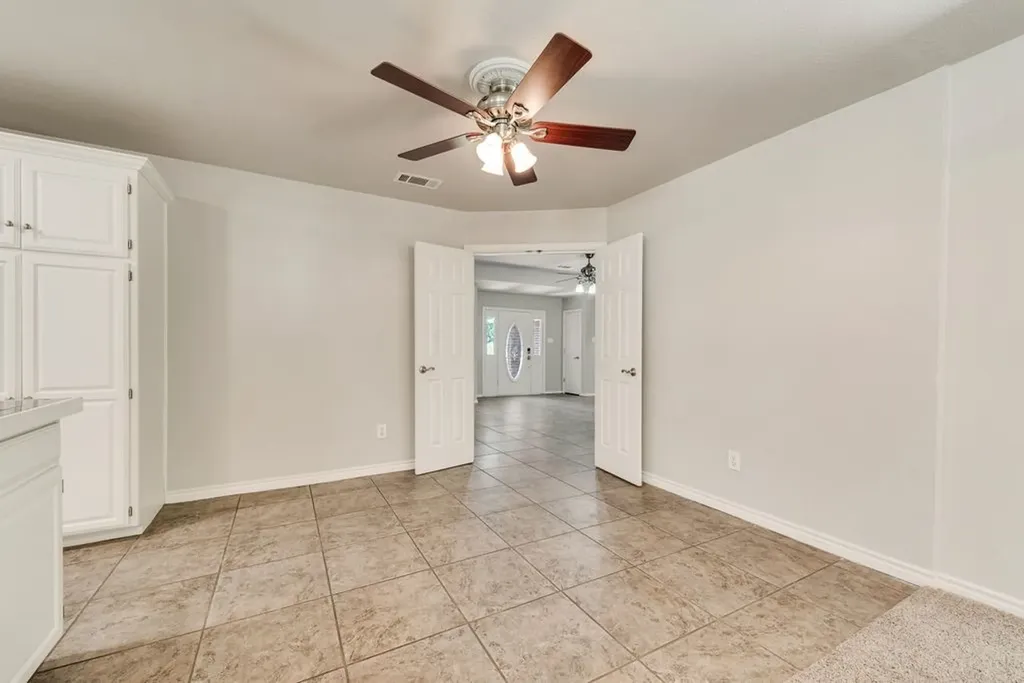301 South Circle Grandview TX 76050