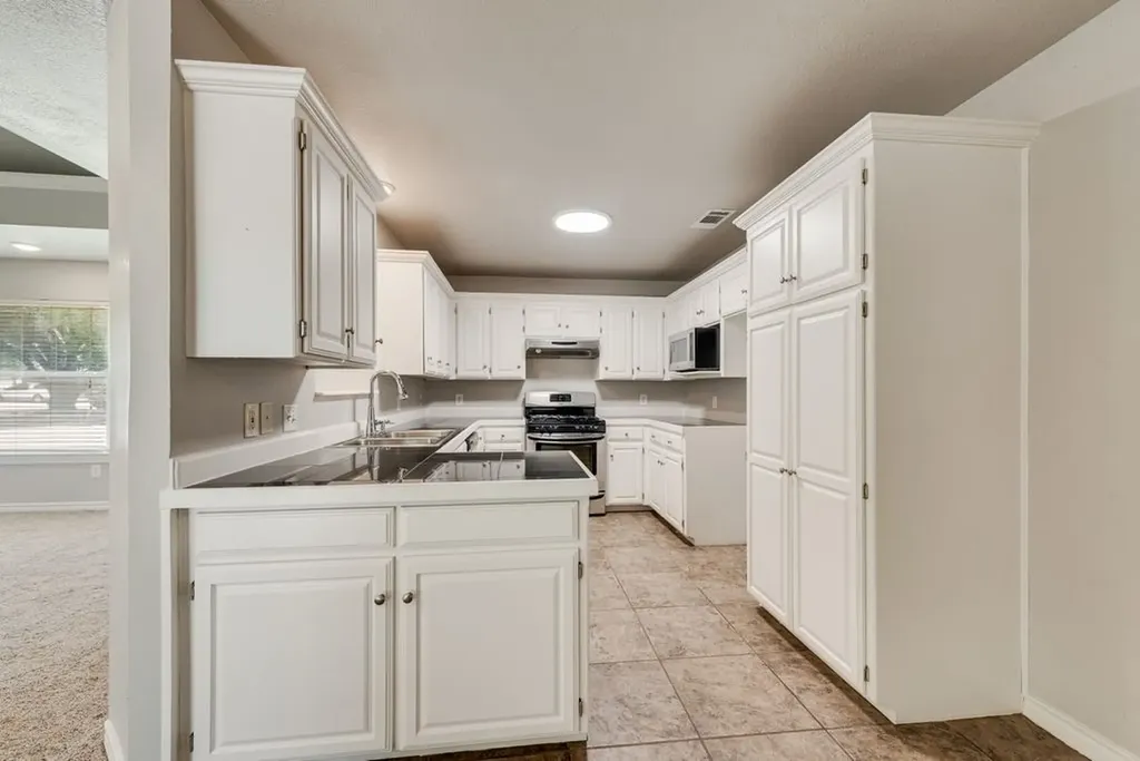 301 South Circle Grandview TX 76050