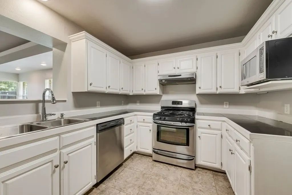 301 South Circle Grandview TX 76050