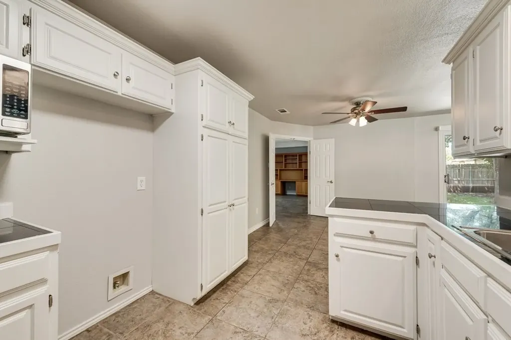 301 South Circle Grandview TX 76050
