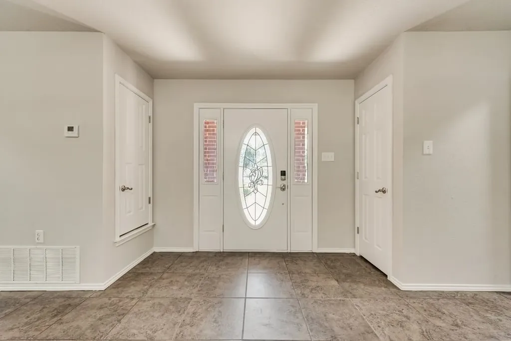 301 South Circle Grandview TX 76050