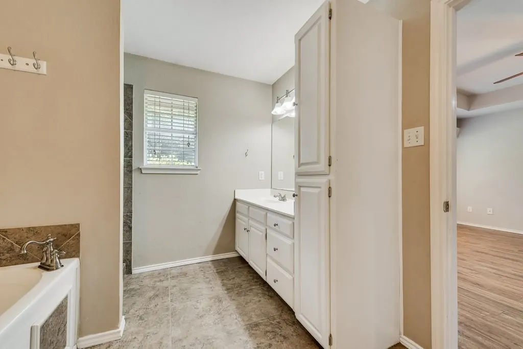 301 South Circle Grandview TX 76050