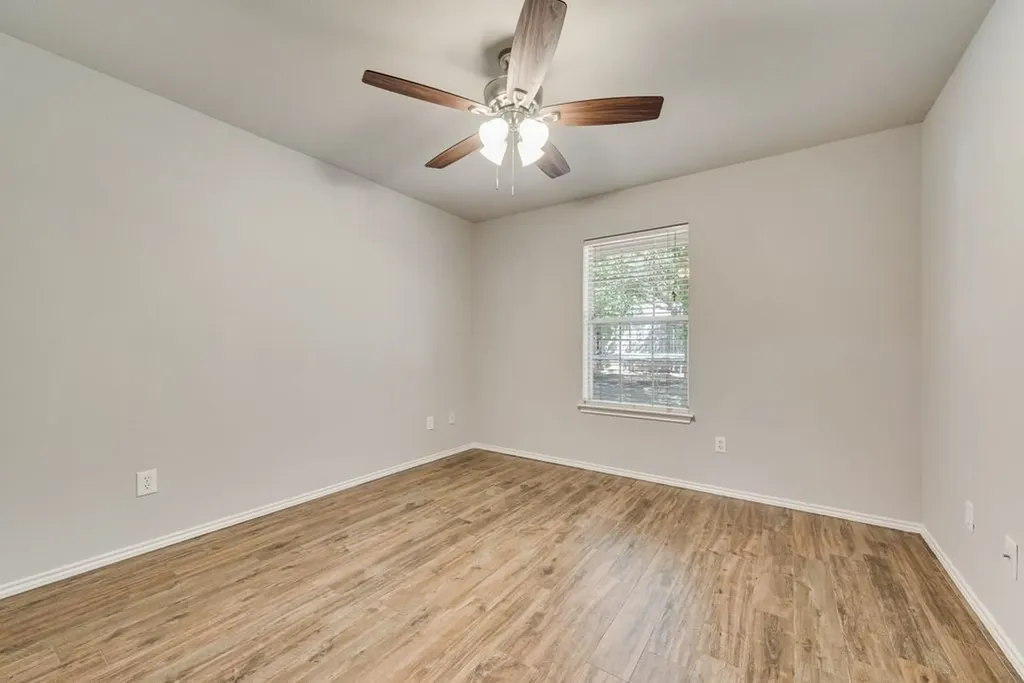 301 South Circle Grandview TX 76050