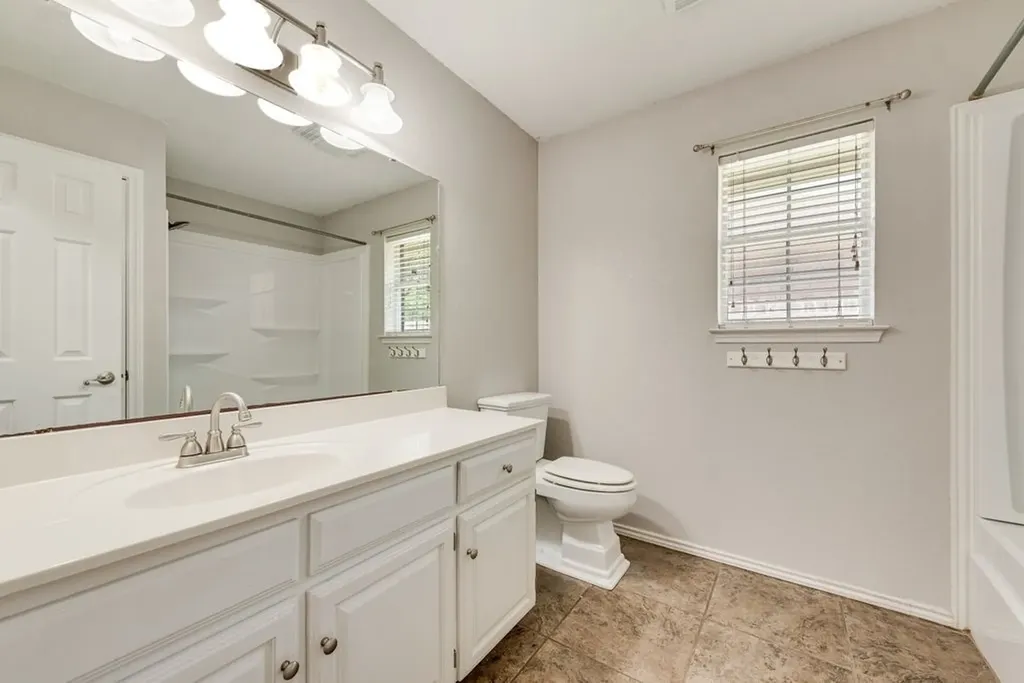 301 South Circle Grandview TX 76050