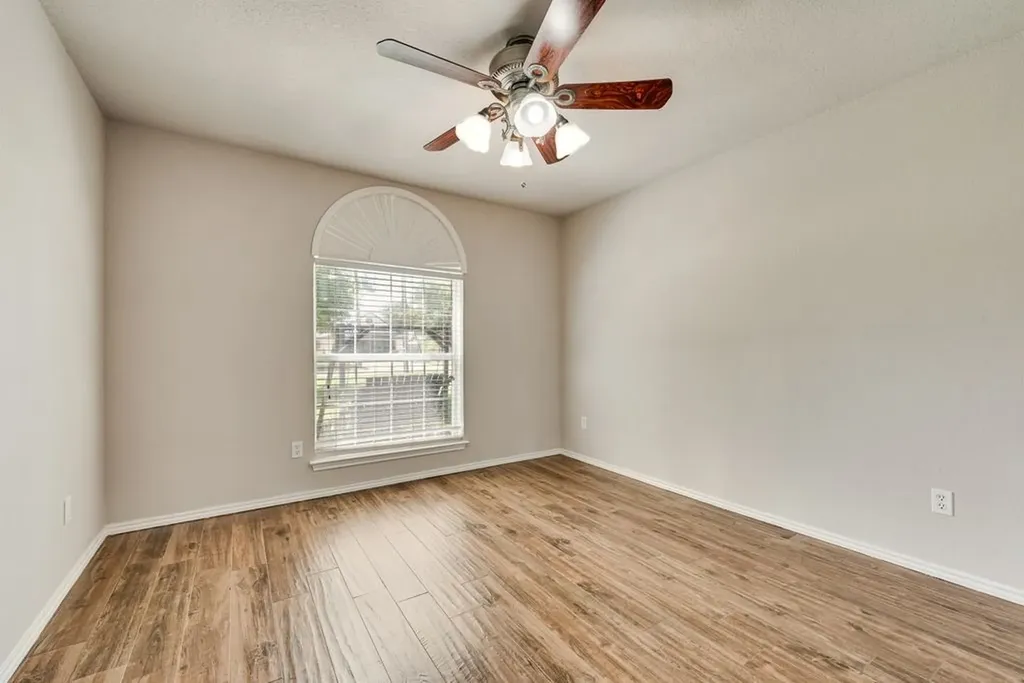 301 South Circle Grandview TX 76050
