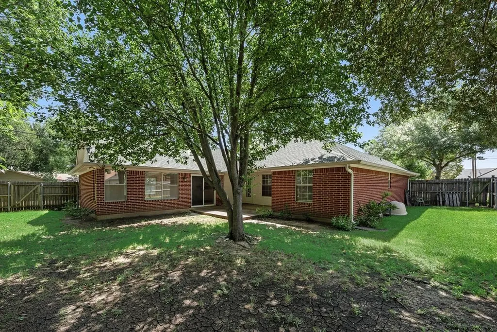301 South Circle Grandview TX 76050