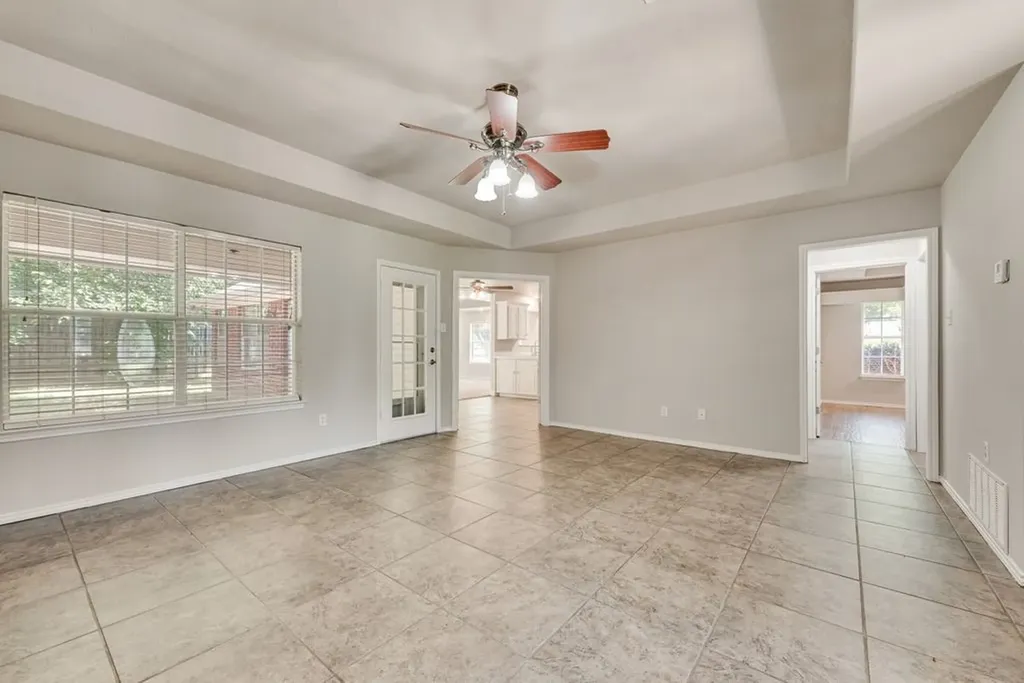 301 South Circle Grandview TX 76050
