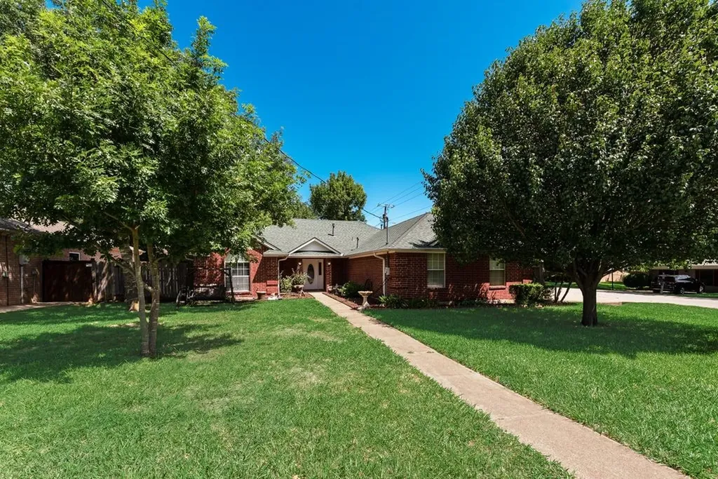 301 South Circle Grandview TX 76050