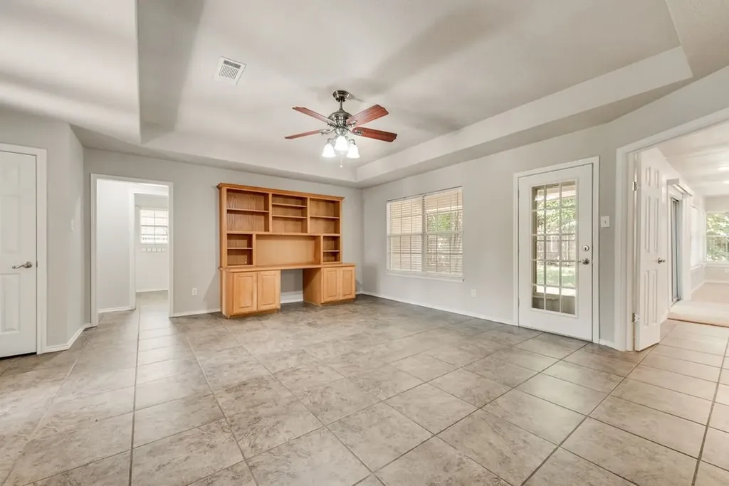 301 South Circle Grandview TX 76050