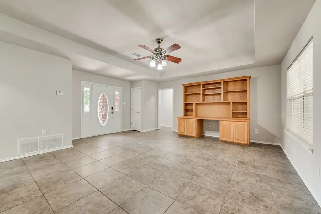 301 South Circle Grandview TX 76050