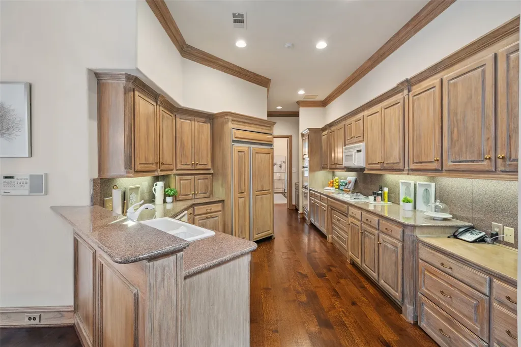 7 Knightwood Court Dallas TX 75225