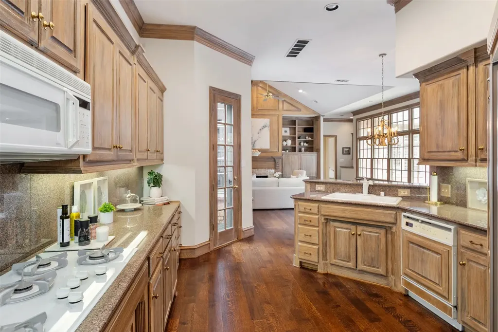 7 Knightwood Court Dallas TX 75225