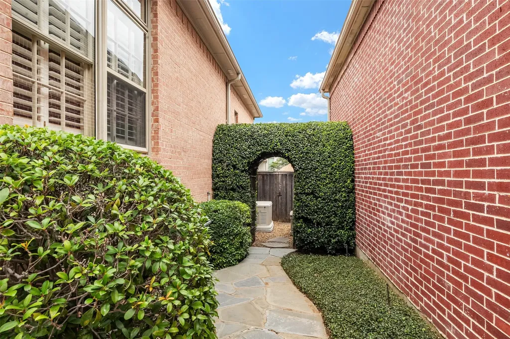 7 Knightwood Court Dallas TX 75225