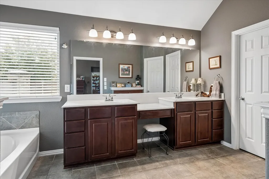 1911 Fairlake Drive Wylie TX 75098