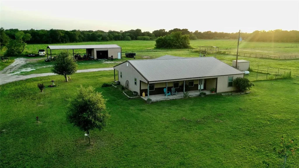 1347 Lcr 152 Mount Calm TX 76673