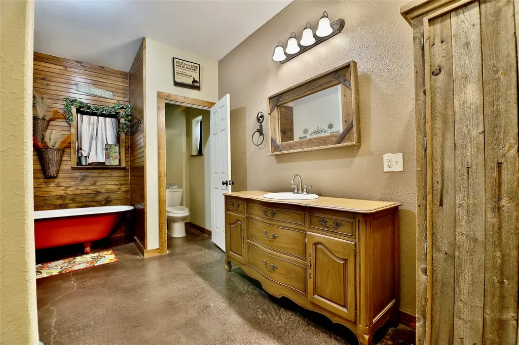 1347 Lcr 152 Mount Calm TX 76673