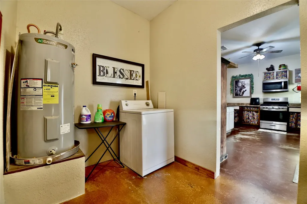 1347 Lcr 152 Mount Calm TX 76673