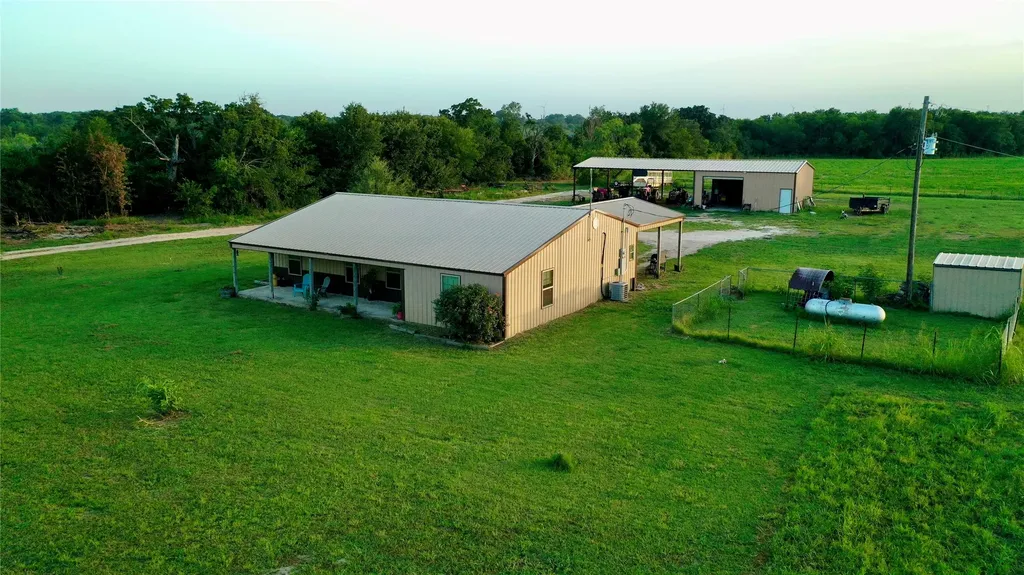 1347 Lcr 152 Mount Calm TX 76673
