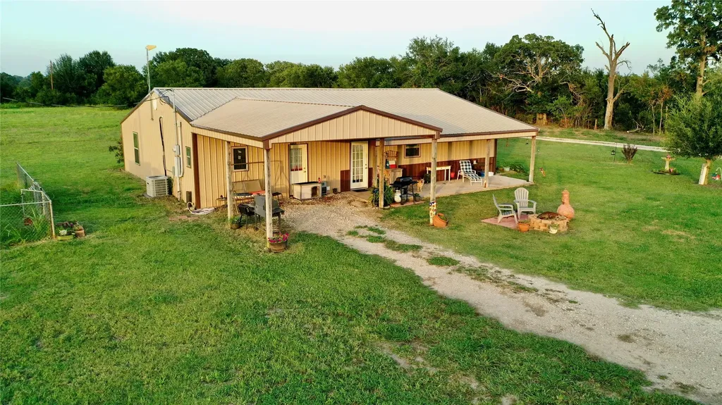 1347 Lcr 152 Mount Calm TX 76673