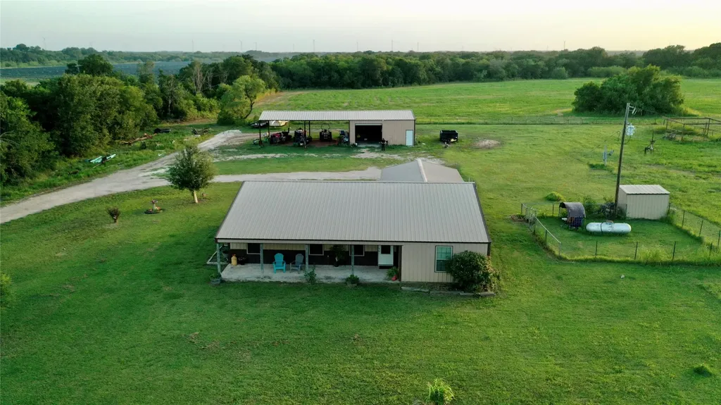 1347 Lcr 152 Mount Calm TX 76673