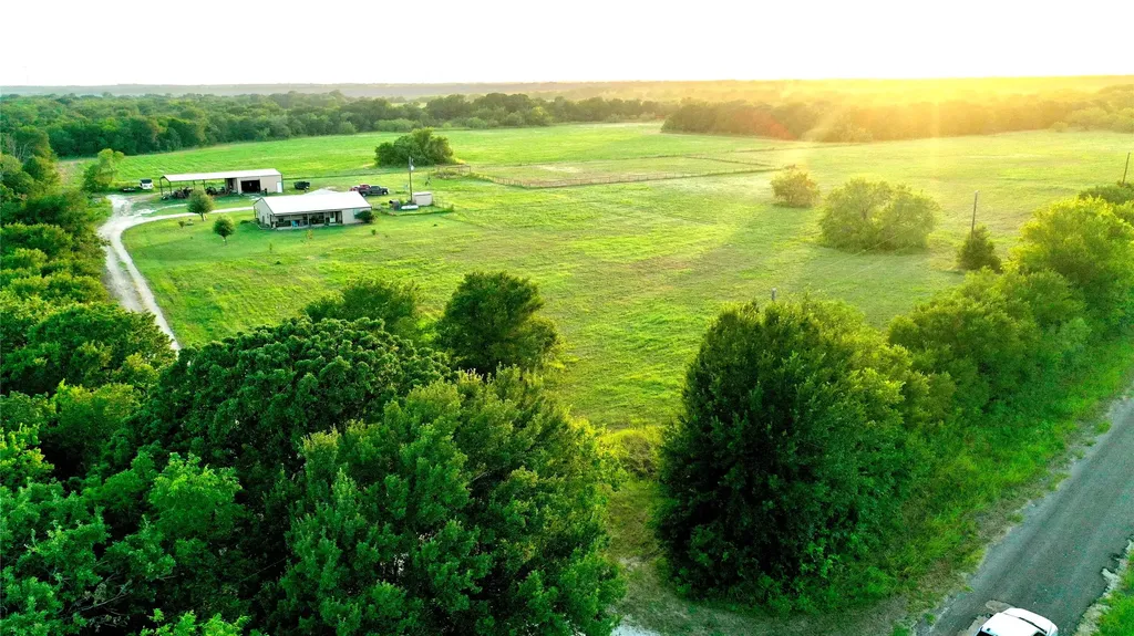 1347 Lcr 152 Mount Calm TX 76673