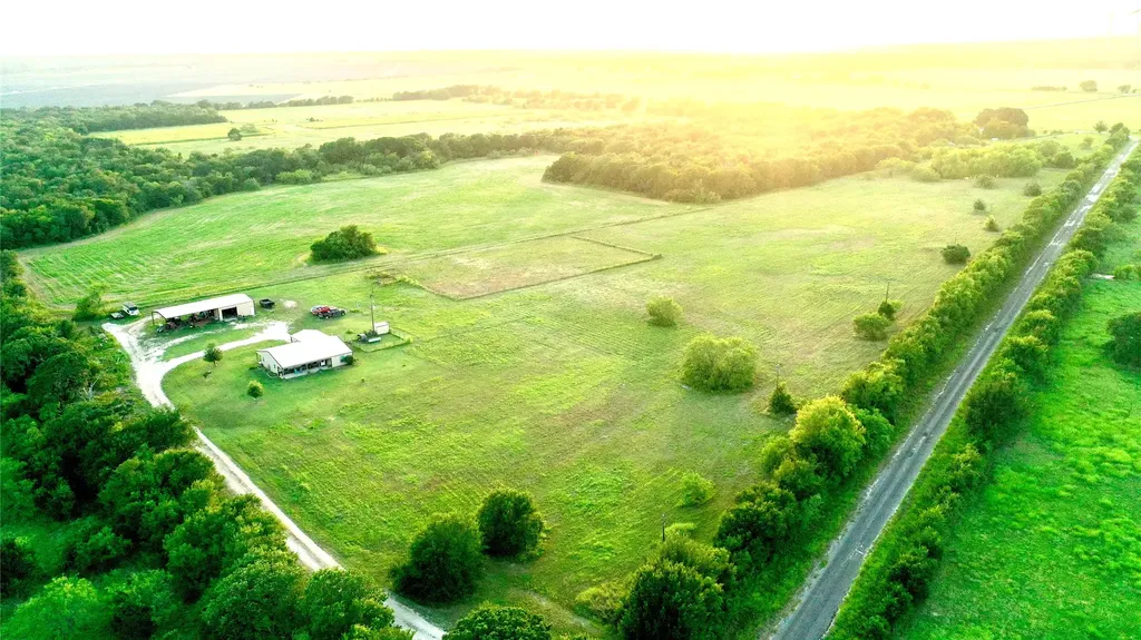 1347 Lcr 152 Mount Calm TX 76673