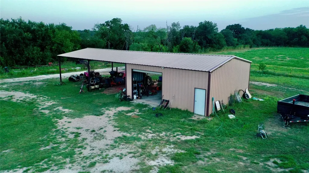 1347 Lcr 152 Mount Calm TX 76673