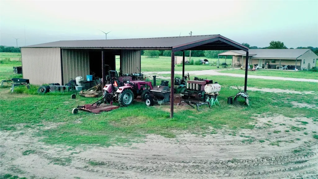 1347 Lcr 152 Mount Calm TX 76673