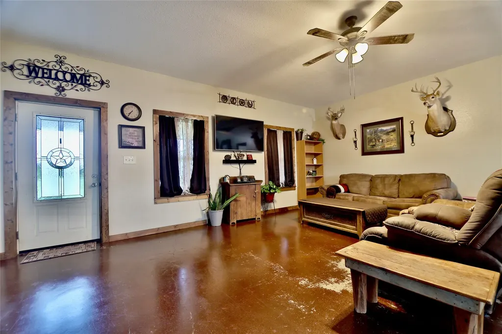 1347 Lcr 152 Mount Calm TX 76673