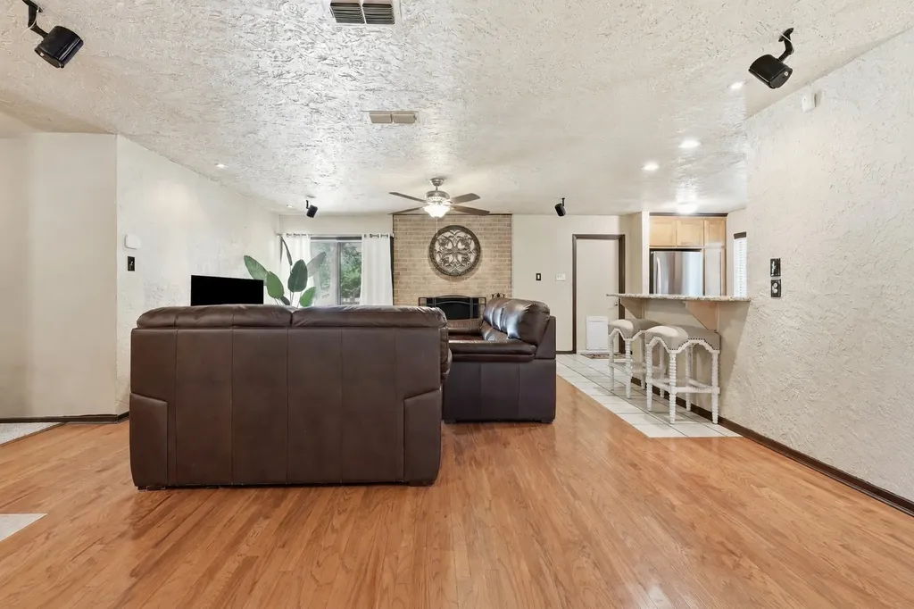 3702 Hastings Drive Arlington TX 76013
